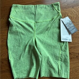 Lululemon Athletica Green Athletic Shorts High-Waisted Moisture-Wicking